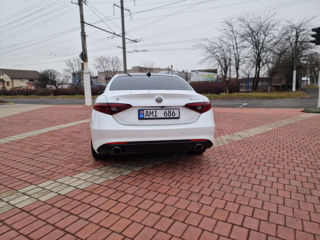 Alfa Romeo Giulia foto 4