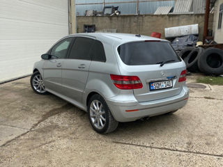 Mercedes B-Class foto 2