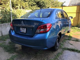 Mitsubishi Mirage foto 4