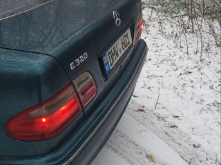 Mercedes E-Class foto 2