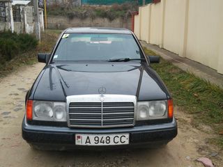 Mercedes Series (W124) foto 1