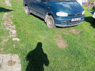 Nissan Serena foto 6