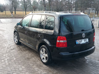 Volkswagen Touran foto 4