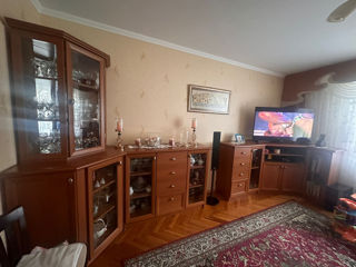 Se vinde mobilă din apartament seria 143 foto 3