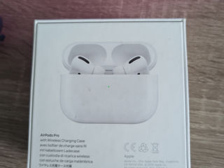 Vând Airpods pro wireless charging case foto 6