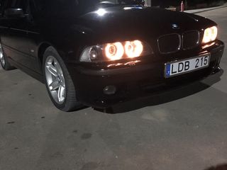 BMW 5 Series foto 2