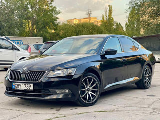 Skoda Superb foto 1