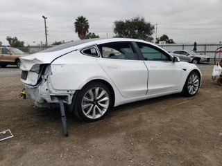 Tesla Model 3 foto 4