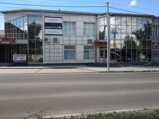 Здание в центре города, напротив входа в городской стадион. foto 1