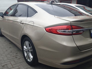 Ford Fusion foto 2