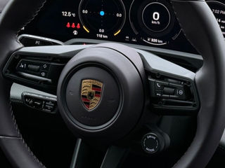 Porsche Taycan foto 10