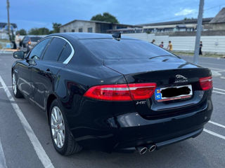 Jaguar XE foto 2