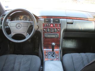 Mercedes E-Class foto 8