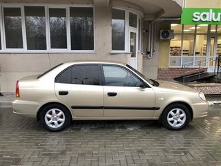 Hyundai Accent foto 6