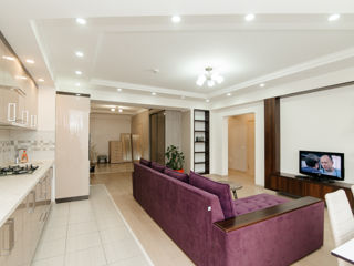 Apartament cu 3 camere, 109 m², Centru, Chișinău foto 2