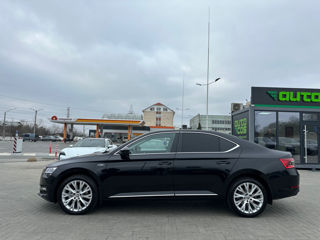 Skoda Superb foto 2