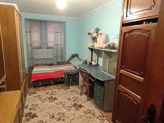 Apartment cu trei odai mobilat reparație incalzire autonoma Ialoveni Alexandru cel Bun  32 700 euro foto 4
