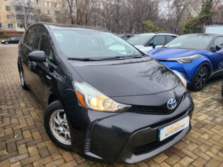 Toyota Prius v foto 3