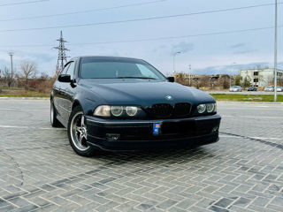 BMW 5 Series foto 1