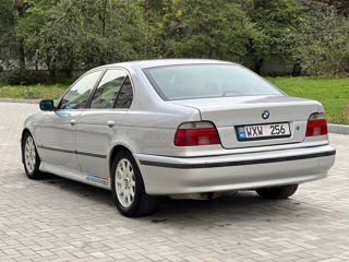 BMW 5 Series foto 3