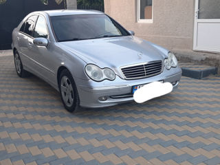 Mercedes C-Class foto 9