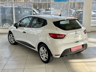 Renault Clio foto 9