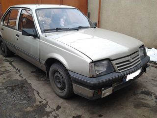 Opel Ascona foto 1