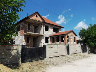 Casa  nefinisata la Magdacesti la 11 km de la Chisinau pentru o familie de gospodari!! foto 1