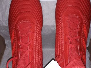 Новые бутсы-кроссовки с шипами и новые футзалки мужские Adidas foto 1