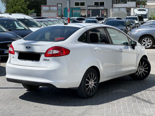 Ford Fiesta foto 3