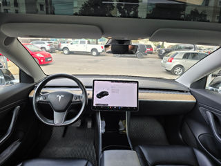 Tesla Model 3 foto 4