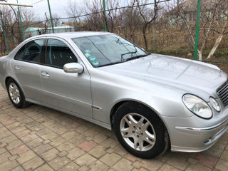 Mercedes E-Class foto 2