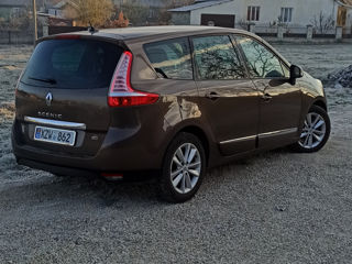 Renault Grand Scenic foto 2