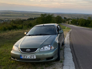 Toyota Avensis foto 1