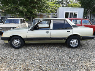 Opel Ascona foto 3