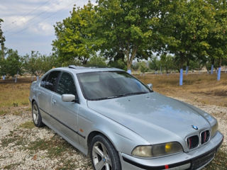 BMW 5 Series foto 3