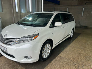 Toyota Sienna foto 2