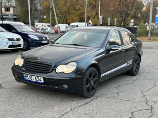 Mercedes C-Class foto 2