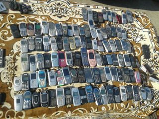 100 телефонов