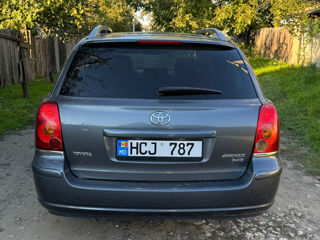 Toyota Avensis foto 2