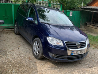 Volkswagen Touran foto 2