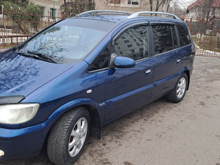 Opel Zafira foto 2