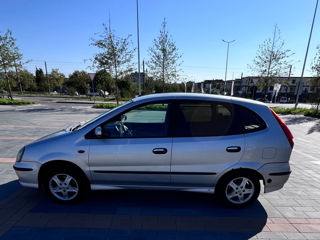 Nissan Almera Tino foto 2