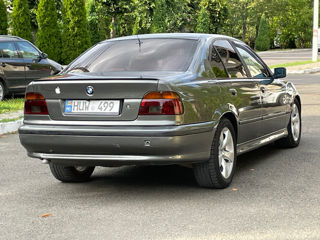 BMW 5 Series foto 4