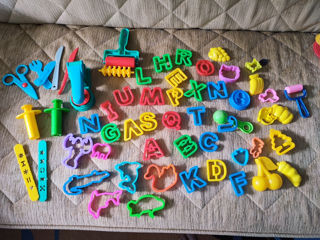 Vînd set de jucărie forme pentru plastilină! foto 1