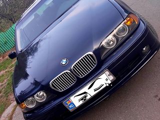 BMW 5 Series foto 1