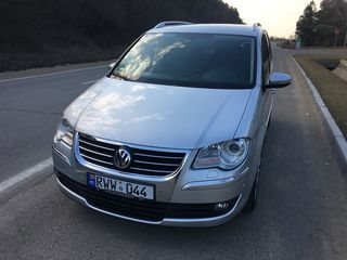 Volkswagen Touran foto 1