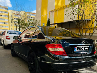 Mercedes C-Class foto 2