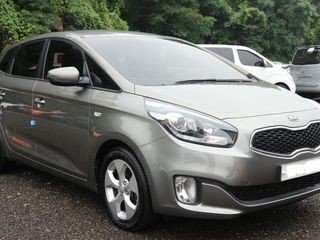 KIA Carens foto 1