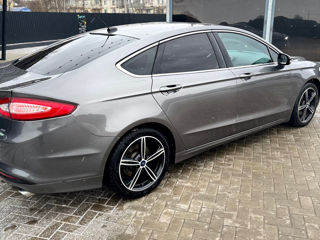 Ford Fusion foto 6